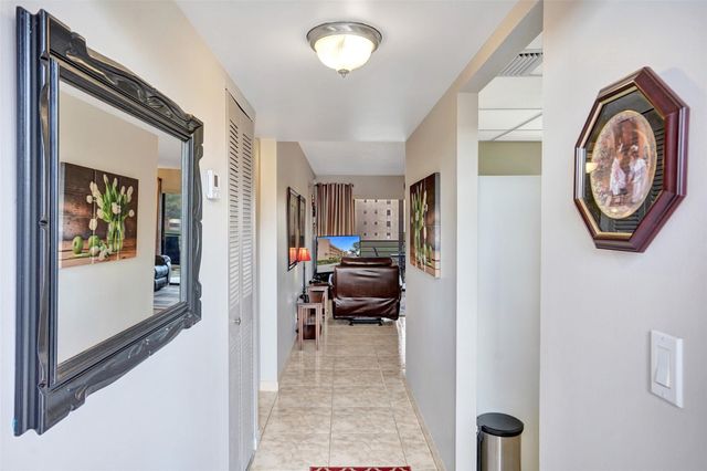 10467 Sunrise Lakes Blvd 210, Sunrise, FL 33322