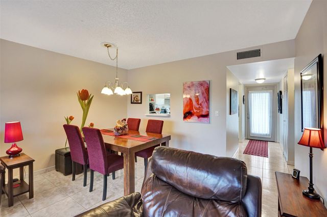 10467 Sunrise Lakes Blvd 210, Sunrise, FL 33322