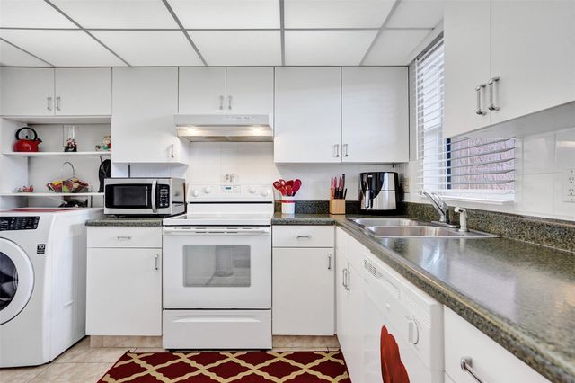 10467 Sunrise Lakes Blvd 210, Sunrise, FL 33322