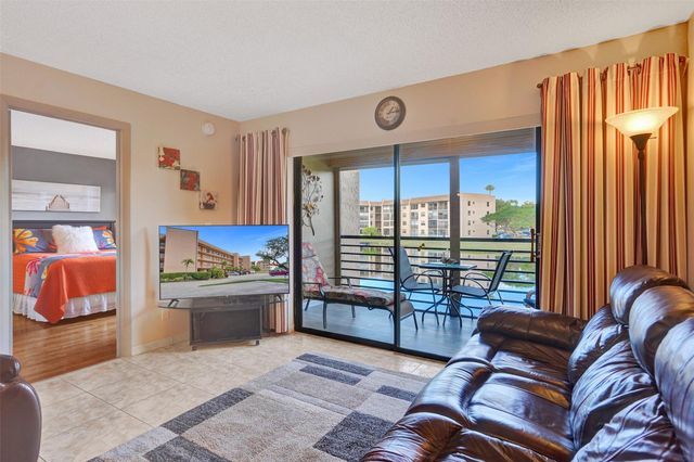 10467 Sunrise Lakes Blvd 210, Sunrise, FL 33322