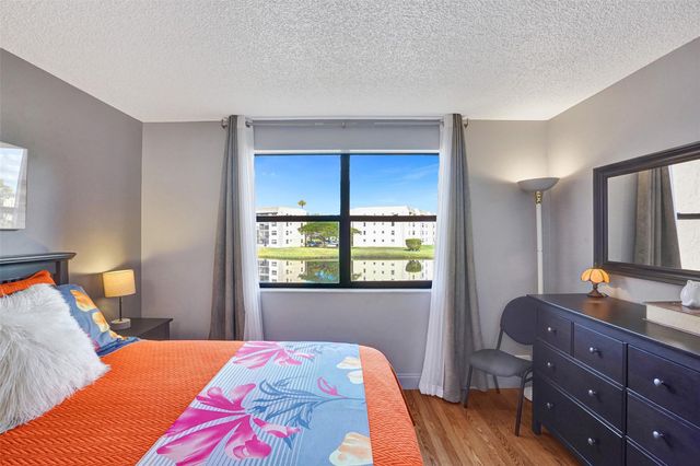 10467 Sunrise Lakes Blvd 210, Sunrise, FL 33322