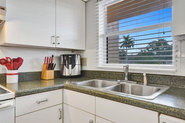 10467 Sunrise Lakes Blvd 210, Sunrise, FL 33322