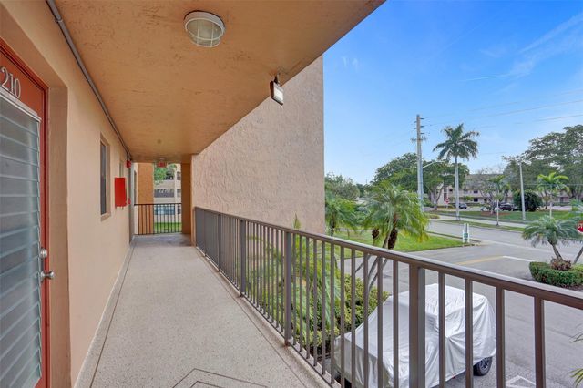 10467 Sunrise Lakes Blvd 210, Sunrise, FL 33322