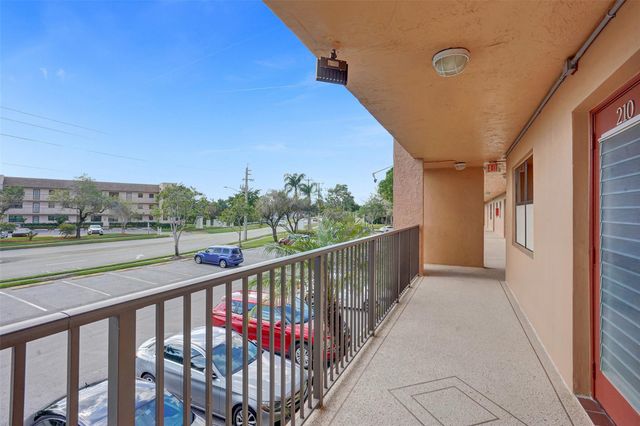 10467 Sunrise Lakes Blvd 210, Sunrise, FL 33322