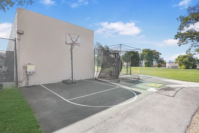 10467 Sunrise Lakes Blvd 210, Sunrise, FL 33322