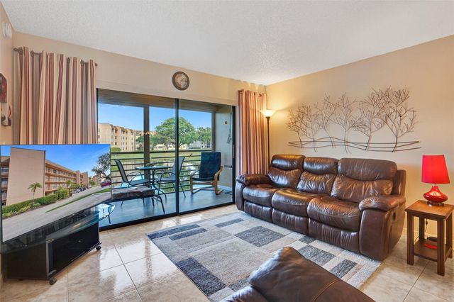 10467 Sunrise Lakes Blvd 210, Sunrise, FL 33322