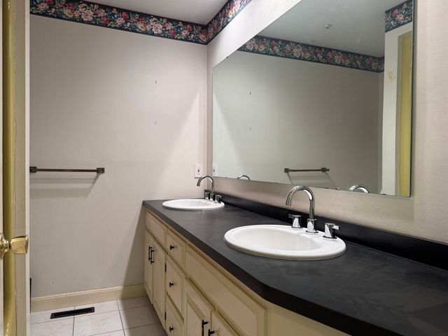 439 Exeter Road, Hampton, NH 03842