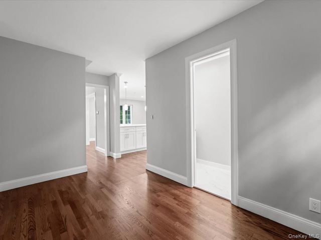 17 Pinewood Road, Manhasset, NY 11030