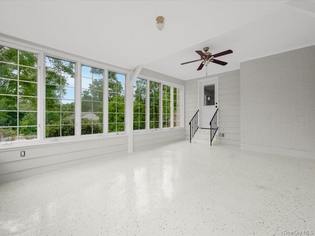 17 Pinewood Road, Manhasset, NY 11030