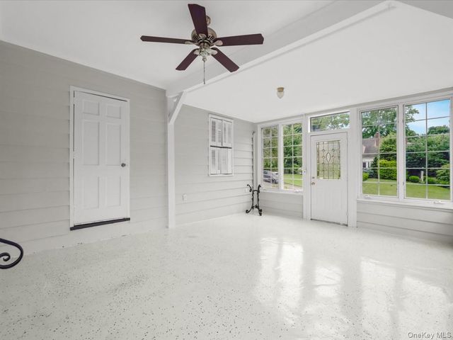 17 Pinewood Road, Manhasset, NY 11030