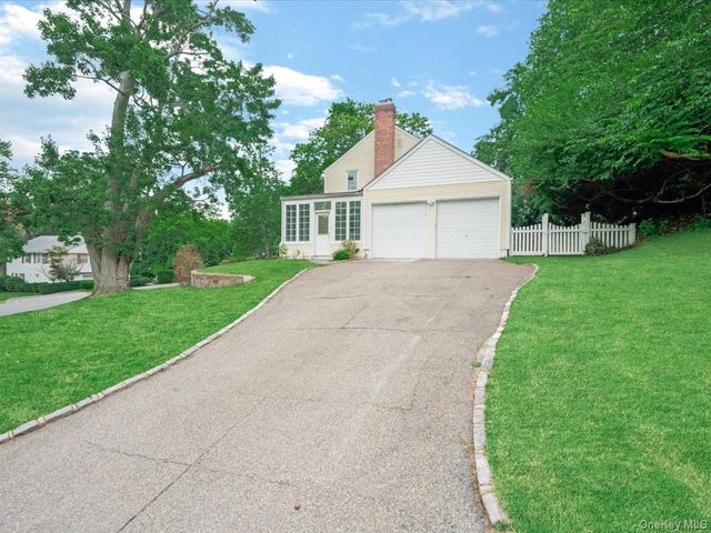 17 Pinewood Road, Manhasset, NY 11030