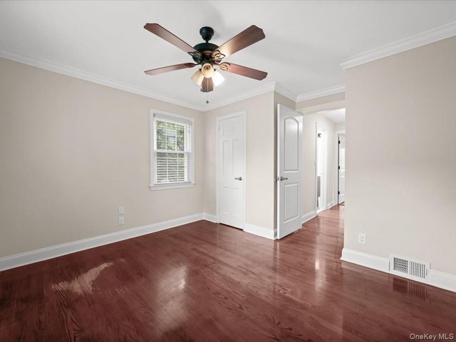 17 Pinewood Road, Manhasset, NY 11030