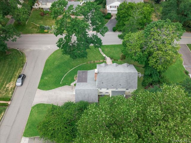 17 Pinewood Road, Manhasset, NY 11030