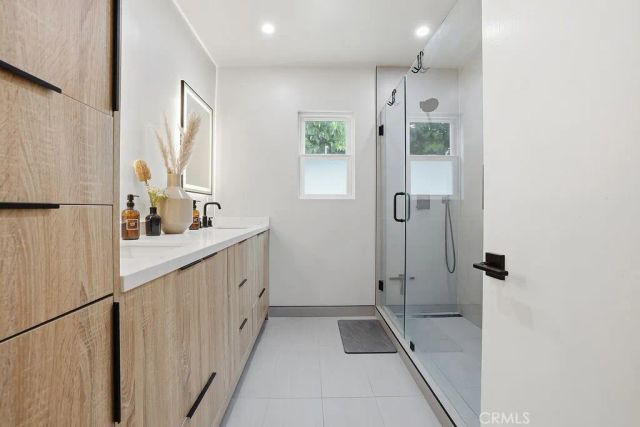 4958 Canoga Avenue, Woodland Hills, CA 91364