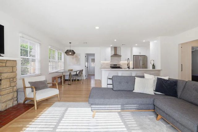 4958 Canoga Avenue, Woodland Hills, CA 91364