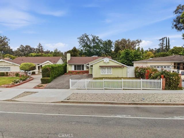 4958 Canoga Avenue, Woodland Hills, CA 91364