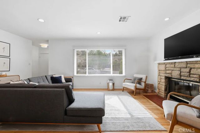 4958 Canoga Avenue, Woodland Hills, CA 91364