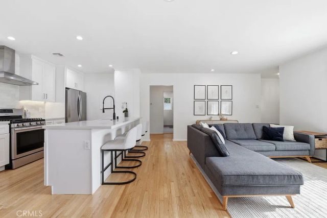 4958 Canoga Avenue, Woodland Hills, CA 91364