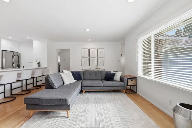 4958 Canoga Avenue, Woodland Hills, CA 91364