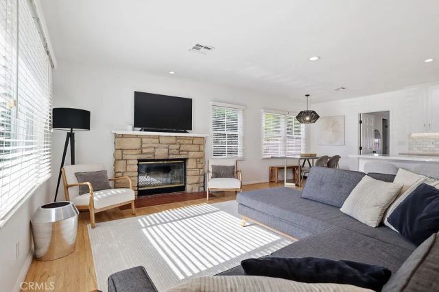 4958 Canoga Avenue, Woodland Hills, CA 91364