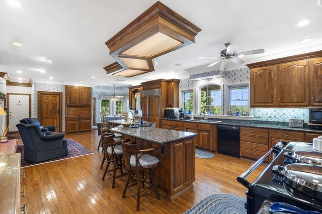 4671 E Beaux Creek Lane, Springfield, MO 65809