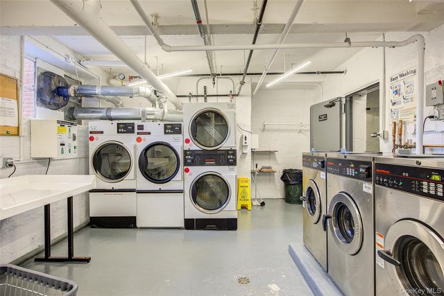 210-15 23rd Avenue 3C, Bayside, NY 11360