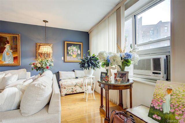 210-15 23rd Avenue 3C, Bayside, NY 11360