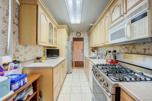 210-15 23rd Avenue 3C, Bayside, NY 11360