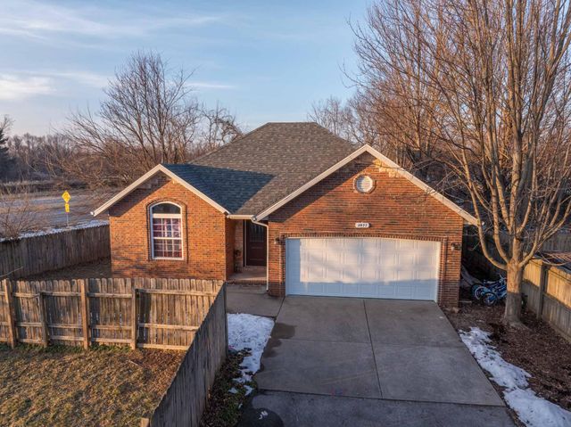 3977 W Beechwood Street, Springfield, MO 65807