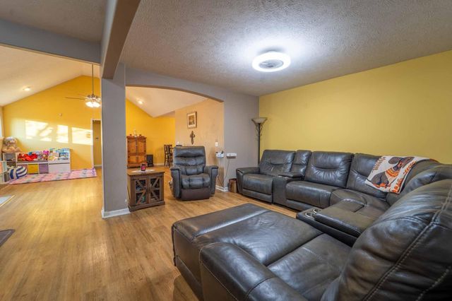 3977 W Beechwood Street, Springfield, MO 65807