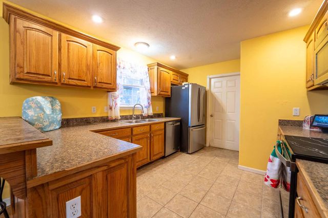 3977 W Beechwood Street, Springfield, MO 65807