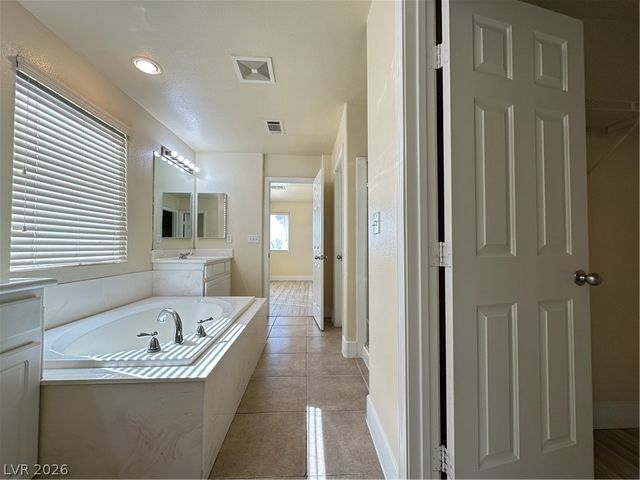 5640 WOODS CROSSING Street 00, Las Vegas, NV 89148