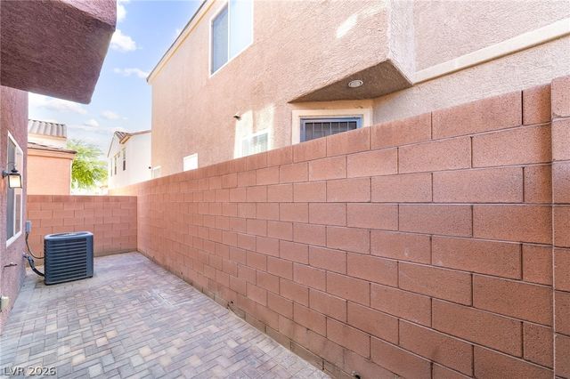 6303 Solomon Spring Way, Las Vegas, NV 89122