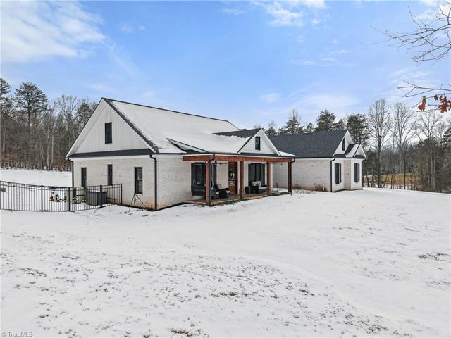 7994 Ridge Road, Tobaccoville, NC 27050