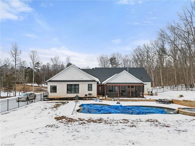 7994 Ridge Road, Tobaccoville, NC 27050