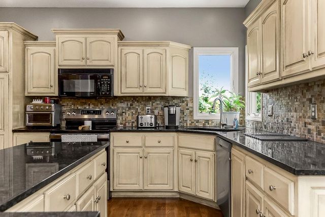 25136 W 149th Place, Olathe, KS 66061