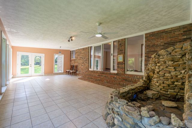 159 Mindy Dr, Waynesboro, TN 38485
