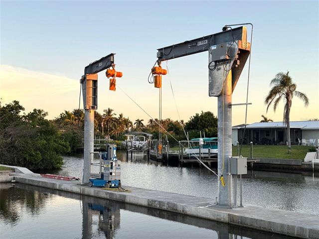 5011 MANGROVE POINT ROAD, Bradenton, FL 34210