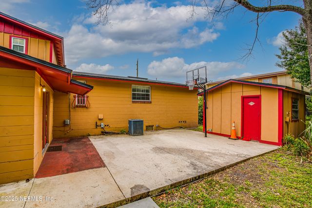 2027 COURTNEY Drive, Jacksonville, FL 32208