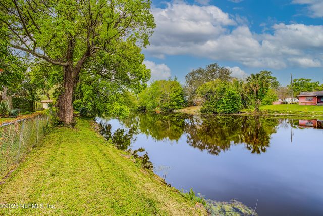 2027 COURTNEY Drive, Jacksonville, FL 32208