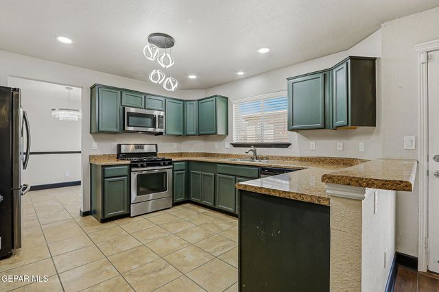 2921 PINO SECO Place, El Paso, TX 79938