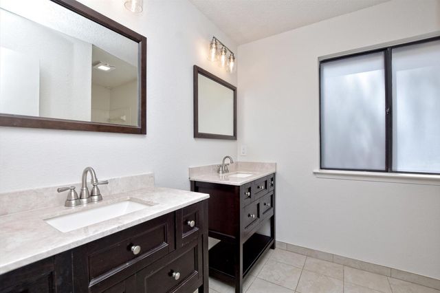 1305 Elm Forest DR, Cedar Park, TX 78613