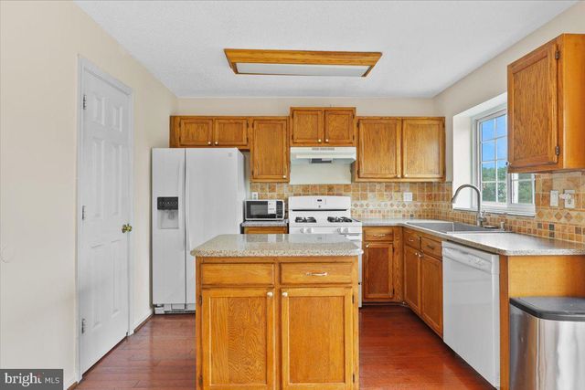 6511 OLD CARRIAGE LN, Alexandria, VA 22315