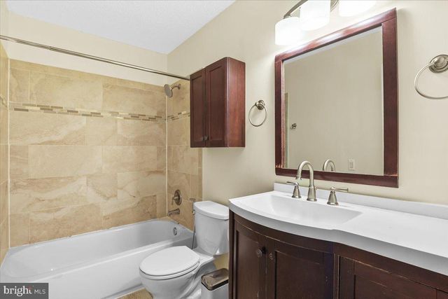 6511 OLD CARRIAGE LN, Alexandria, VA 22315