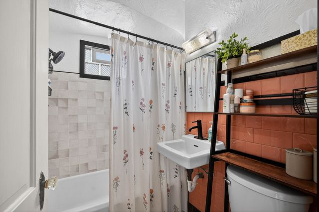 2824 35th Street, Des Moines, IA 50310