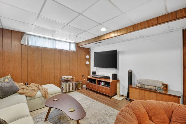 2824 35th Street, Des Moines, IA 50310