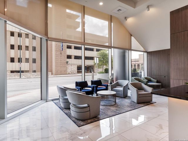 610 E Market St Unit 2904, San Antonio, TX 78205