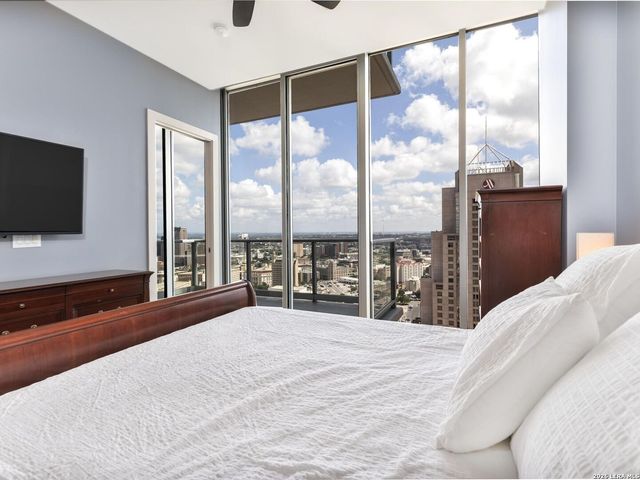 610 E Market St Unit 2904, San Antonio, TX 78205