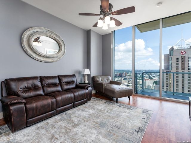 610 E Market St Unit 2904, San Antonio, TX 78205