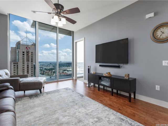 610 E Market St Unit 2904, San Antonio, TX 78205